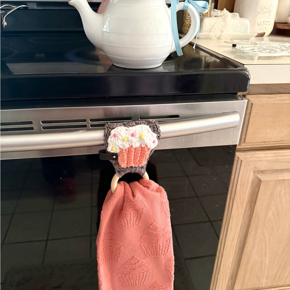 Handmade Crochet Cupcake Kitchen Towel Holder with Pink Towel - Picture 5 of 5